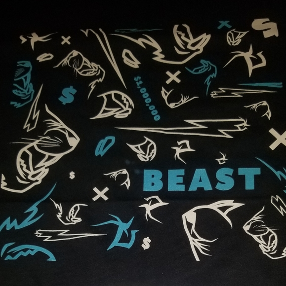 Mr beast signed xl shirt and sticker - Picture 5 of 6